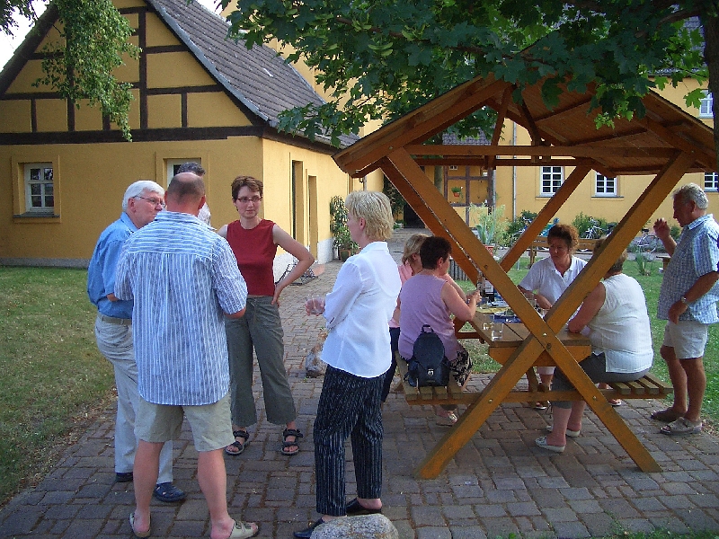 2006-07-20_Einweihung Gedenktafel an Pfarrhausmauer_07.jpg